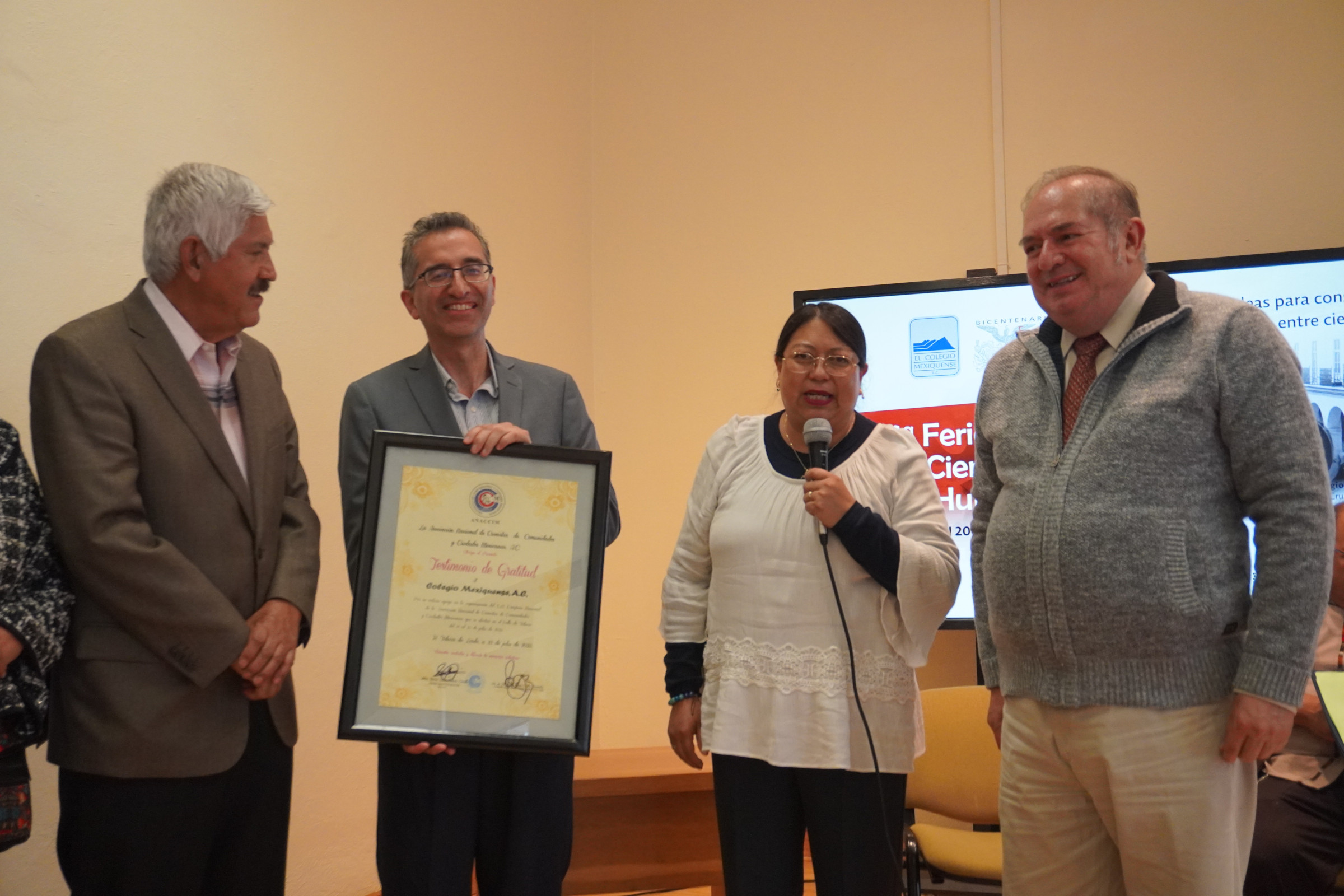 Amplia y rica producción editorial de universidades y entidades públicas en la Feria del Libro de El Colegio Mexiquense